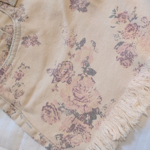 mossimo highrise raw edge faded floral print short - Picture 4 of 4